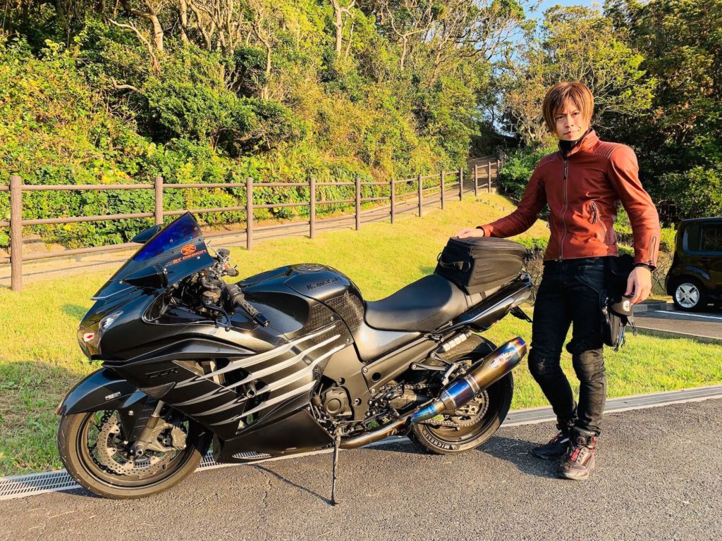 街中でもオシャレに着れる高機能革ジャン Kushitaniのマイスタージャケット バイク乗ろうぜ