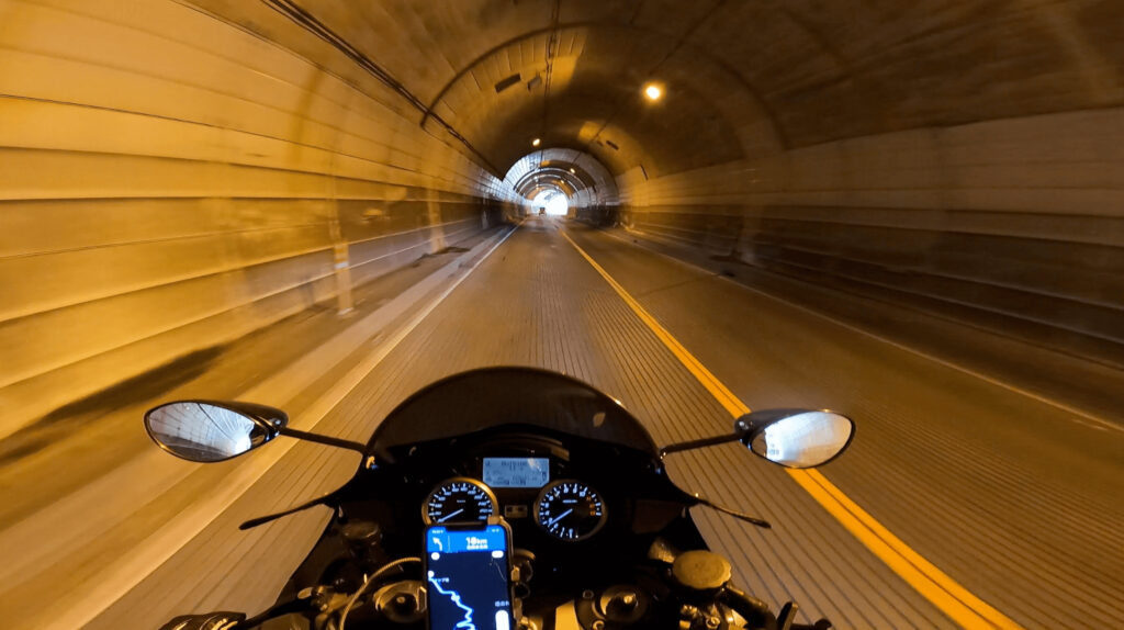 GoProをヘルメットに取り付け！モトブログでのアゴマウント方法を解説【2021年最新】｜バイク乗ろうぜ